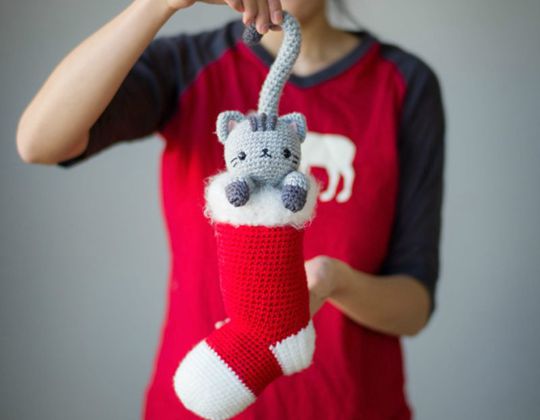 Easy crochet Chester the Christmas Cat free pattern