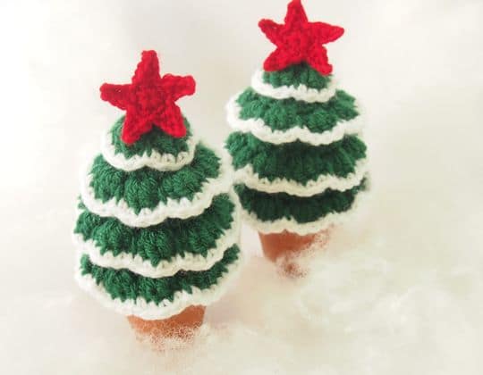 Easy crochet Flocked Christmas Tree free pattern
