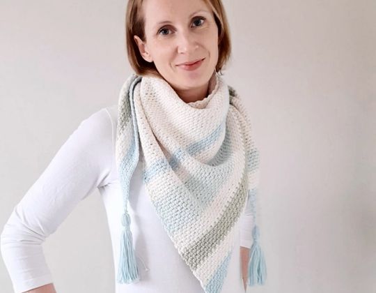 Crochet Forget Me Not Shawl free pattern