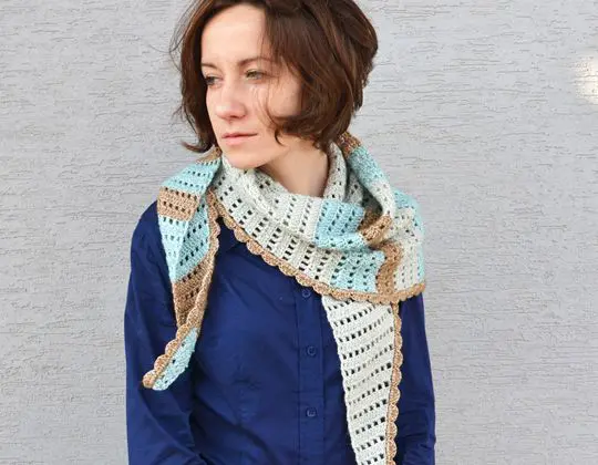 Crochet Windy Morning Shawlette free pattern