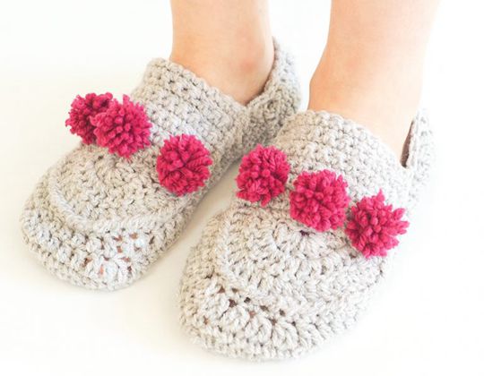 Crochet Mini Pom Pom Slippers free pattern