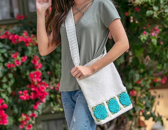 Crochet Endless Summer Hydrangea Tote Bag free pattern