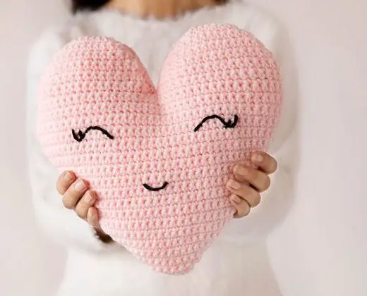 crochet Heart Shaped Pillow free pattern